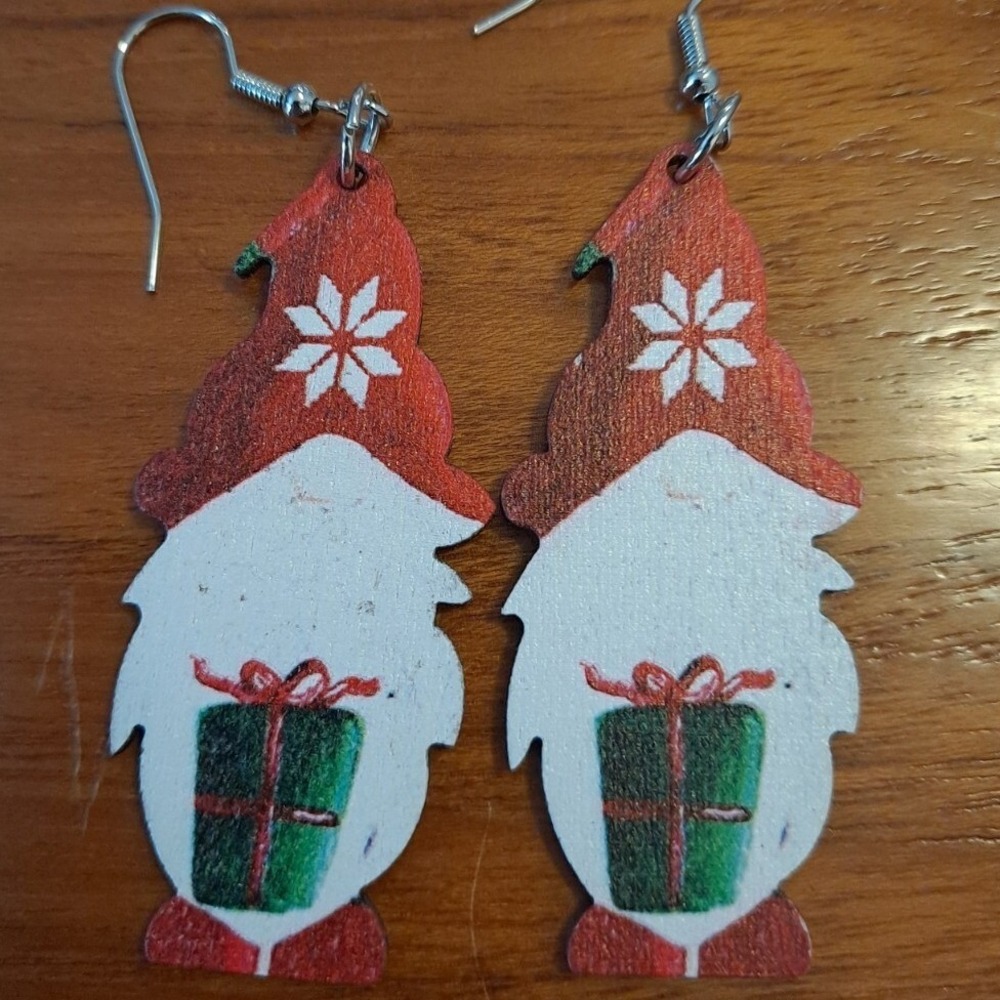 Christmas-Themed Wood Gnome Teardrop Earrings New‎ Not Worn